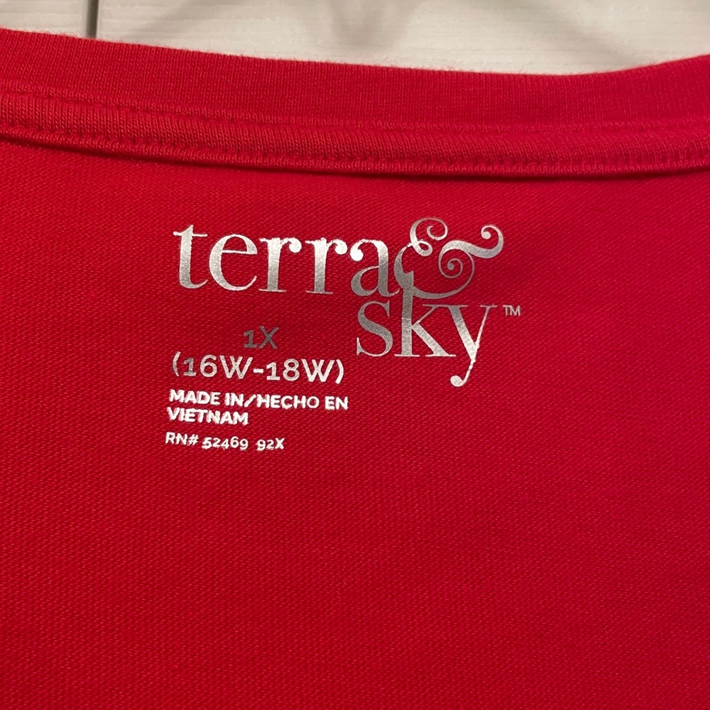 NWT terra & sky Red Long Sleeve & Long Length V Neckline Tee Top 1X (16W-18W) - Picture 2 of 10